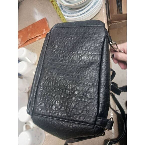 Urban expression black leather boxy backpack lots of pockets - Picture 5 of 7